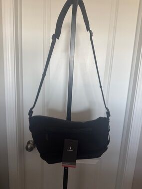 ALPAKA Black Messenger Bag for Men - Everyday Crossbody